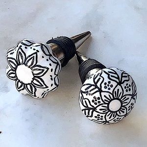 CASA DECO BOTTLE STOPPERS BLACK WHITE DESIGN